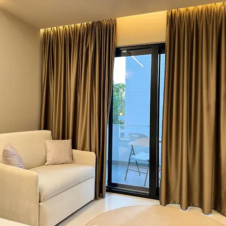 Dani Deluxe Hotel *